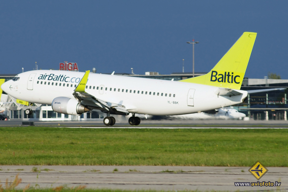 Boeing 737-33V